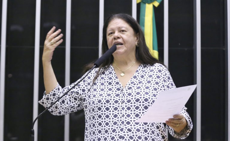 Comissão de Constituição e Justiça aprova garantia de sigilo a pessoas com HTLV - Notícias