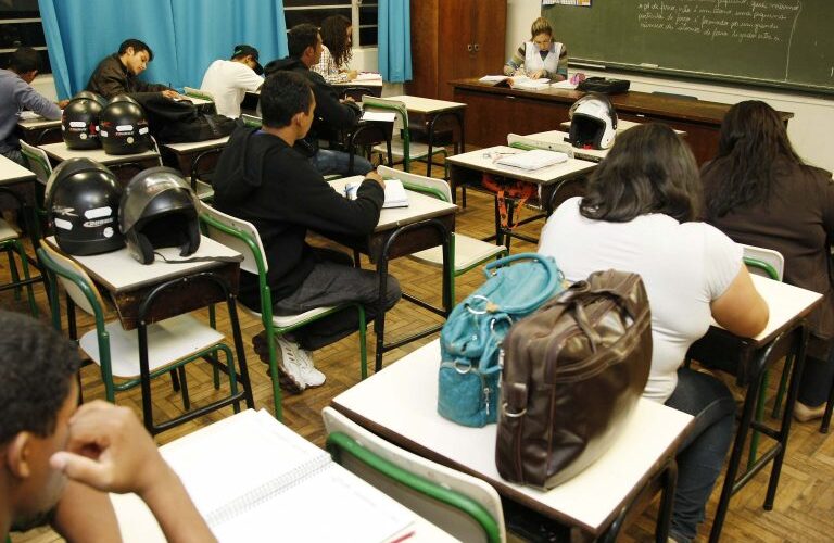 Comissão debate educação de jovens, adultos e idosos no novo PNE - Notícias