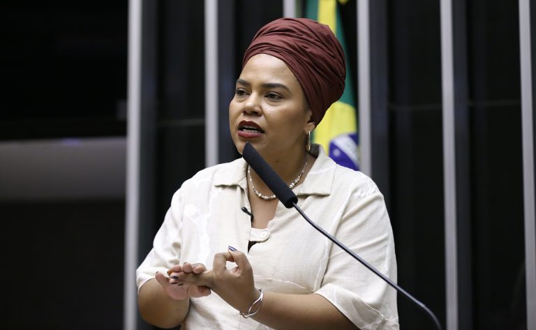 Comissão debate inclusão de diretrizes para uma educação antirracista no novo PNE - Notícias