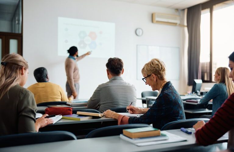 Comissão debate qualidade da pós-graduação e impacto da ciência no novo Plano Nacional de Educação - Notícias