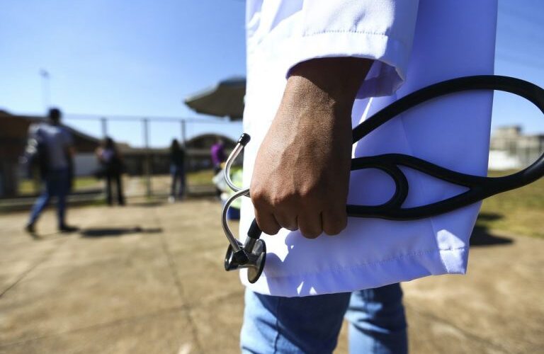 Comissão debate qualidade dos cursos de medicina no Brasil - Notícias