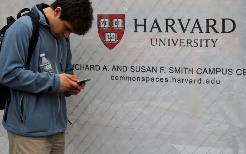 Departamento de Estado dos EUA retoma vistos de estudantes de Harvard