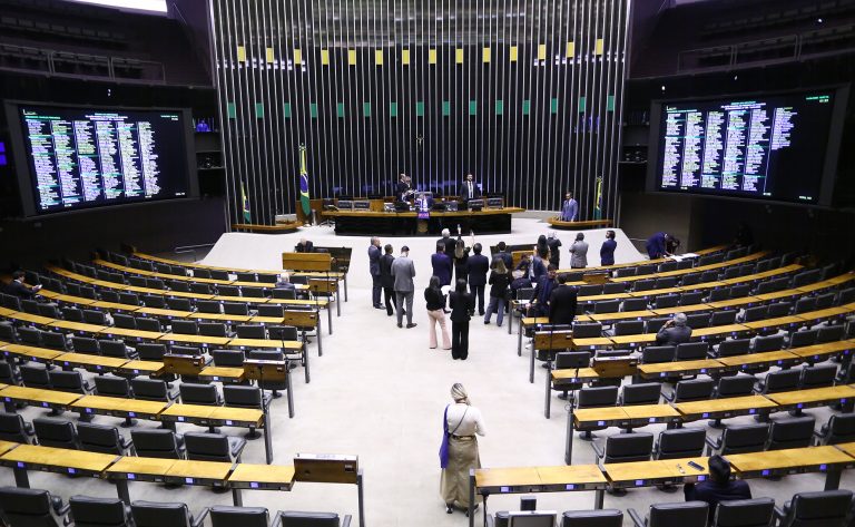 Deputados analisam projeto que aumenta pena para abandono de idoso ou pessoa com deficiência; acompanhe - Notícias
