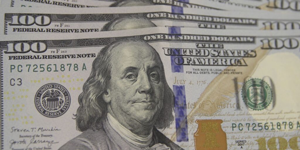 Dólar cai para R$ 5,43 e atinge menor valor desde setembro