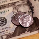 Dólar cai para R$ 5,53 após queda da inflação nos EUA