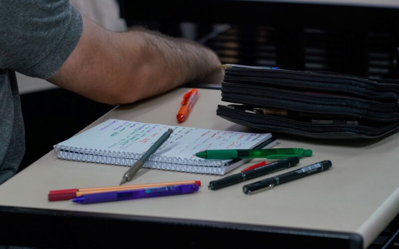 Educação de SC lança Disque-Denúncia 0800 para os programas Universidade Gratuita e Fumdesc
