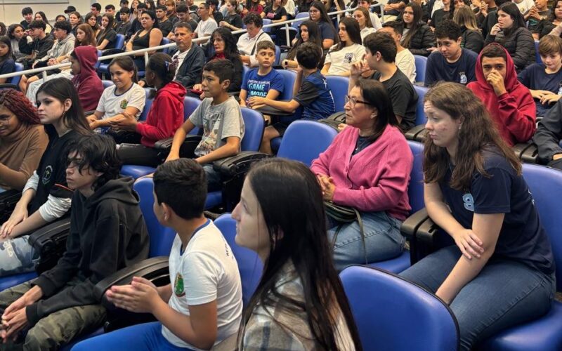 Encontro do Fórum das Juventudes reúne quase 150 jovens em Paulo Lopes