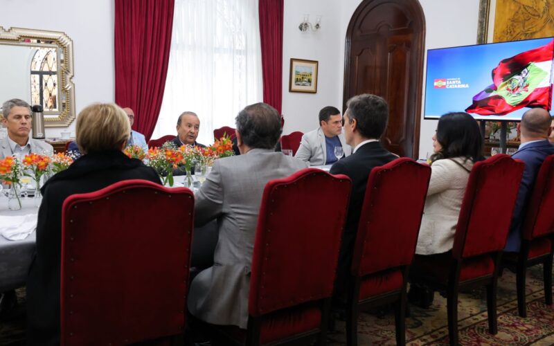 Encontro entre poderes e municípios debate medidas para pessoas em situação de rua