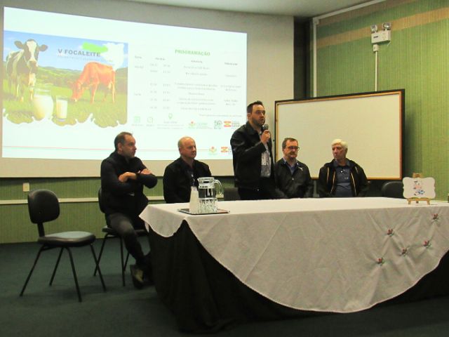 Epagri e setor produtivo debatem conquistas e desafios  da pecuária leiteira em Santa Catarina