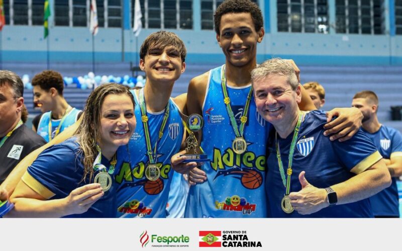 Equipe catarinense de basquete conquista título do campeonato sul-brasileiro em duas categorias
