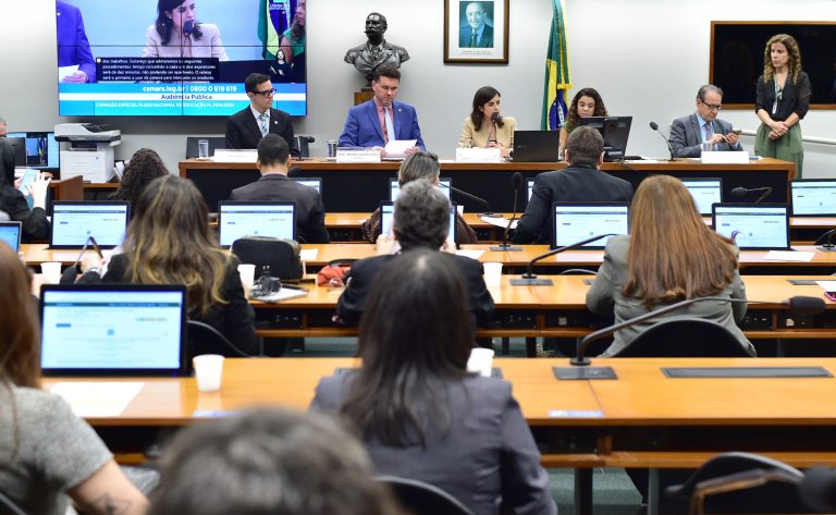 Especialistas apontam desafios para a educação de crianças com deficiência - Notícias