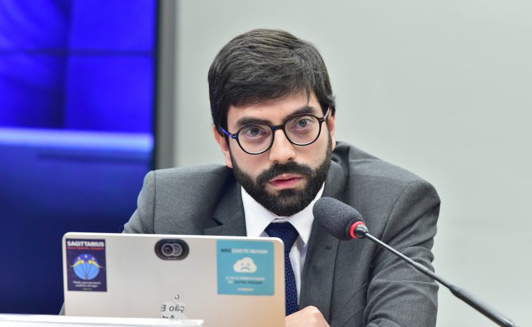 Especialistas defendem amplo acesso a dados para treinar modelos de IA e evitar erros - Notícias