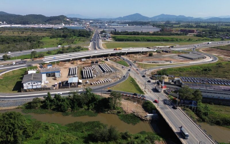 Estrada Boa: obras do viaduto entre a rodovia Antonio Heil e a BR-101 avançam
