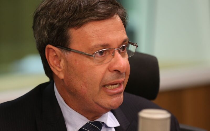 Ex-ministro Gilson Machado é preso pela PF