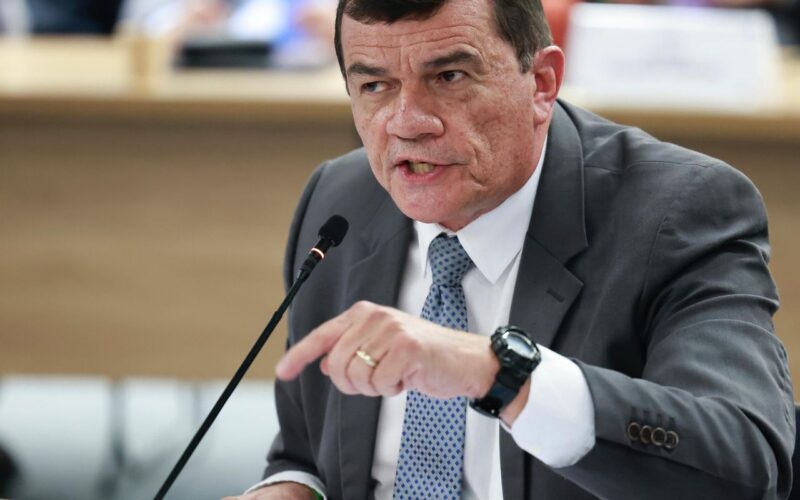 Ex-ministro diz que alertou Bolsonaro sobre gravidade de golpe