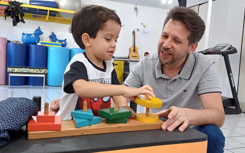 FCEE realiza oficina sobre desenvolvimento emocional no atendimento à criança