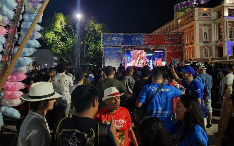 Festival de Parintins vai até domingo com bois Caprichoso e Garantido