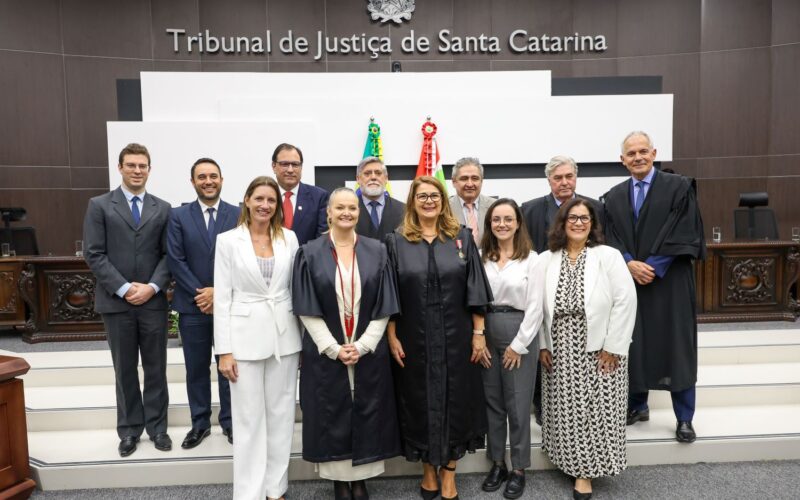 Governador em exercício acompanha posse de Eliza Strapazzon como nova desembargadora do TJSC
