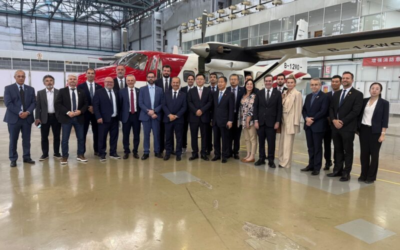 Governador visita fábrica de aviões na China e avança em tratativas para criar o maior polo aeronáutico da América Latina