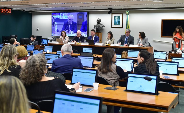 Governo defende Plano Nacional de Educação com meta de 3 milhões de matrículas em cursos de qualificação profissional - Notícias