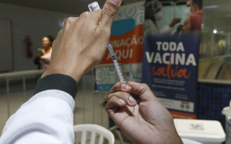 Gripe: São Paulo inicia vacinação em estações e terminais na segunda