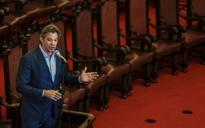 Haddad defende mobilização de progressistas contra desigualdade