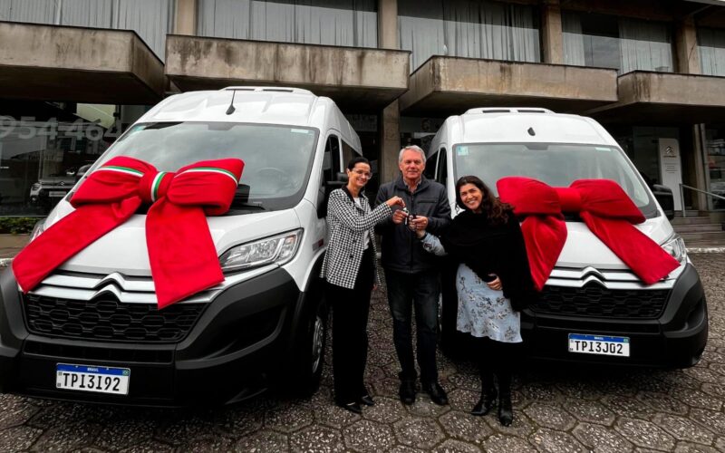 Hemosc recebe duas novas vans e equipamentos para aprimorar o abastecimento de sangue em Santa Catarina