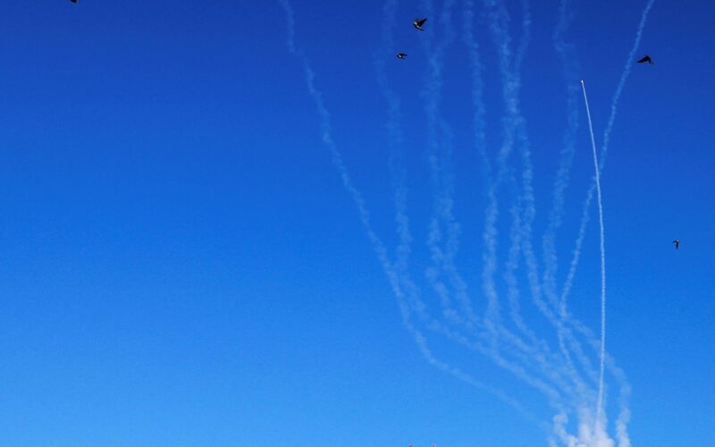 Irã lança mísseis contra base militar dos Estados Unidos no Catar