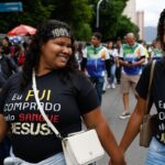 Jovens e mulheres puxam aumento de evangélicos no país, revela IBGE