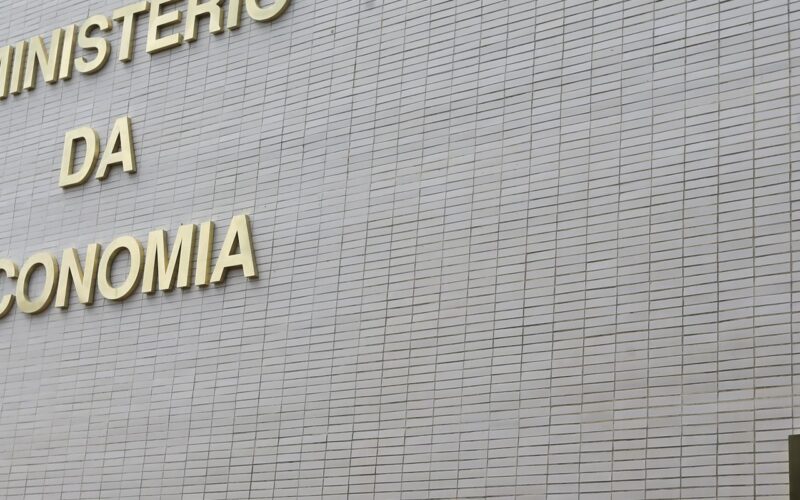 MP alternativa a IOF prevê R$ 4,28 bi de corte de gastos em 2025