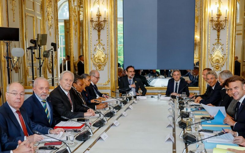 Macron pede inclusão de cláusulas-espelho para acordo UE-Mercosul
