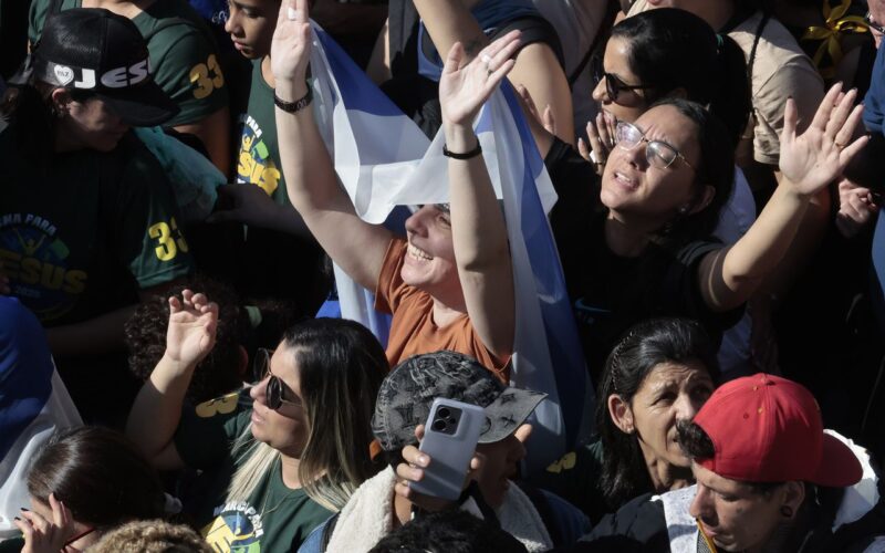 Marcha para Jesus mantém tom político com milhares de pessoas em SP