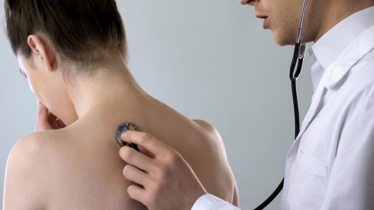 Medida provisória cria programa para melhorar acesso de pacientes a especialistas - Notícias