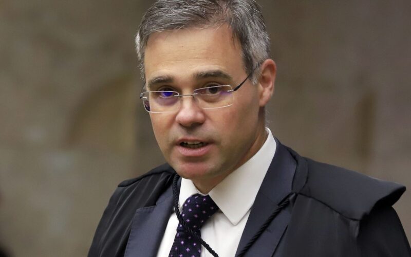 Mendonça retoma voto sobre responsabilização das redes sociais