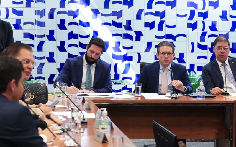 Mesmo reeditado, Câmara pauta urgência para derrubar decreto de IOF
