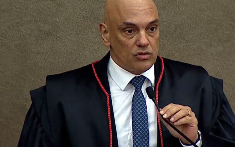 Ministro nega pedido de Bolsonaro para adiar ação sobre trama golpista