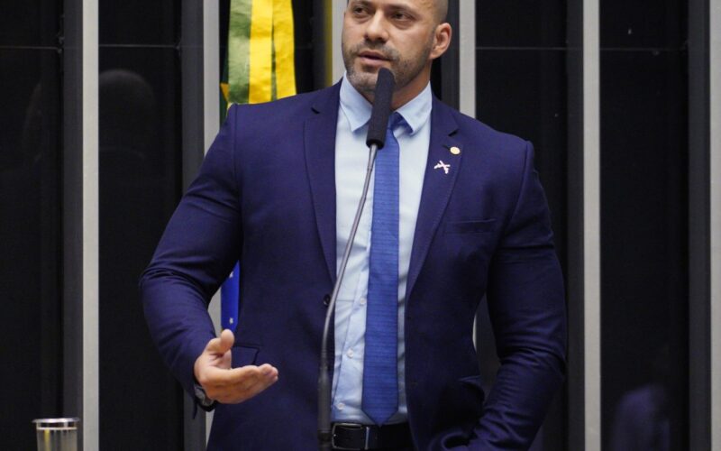 Moraes determina que Daniel Silveira seja submetido a perícia médica 