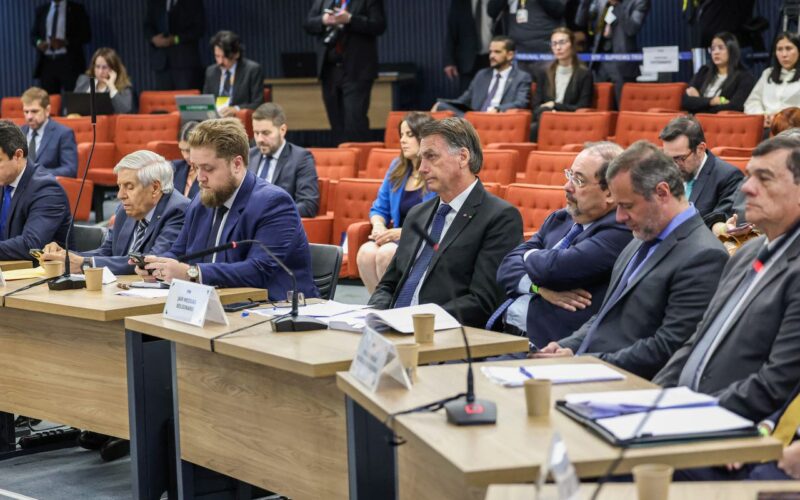 Moraes nega pedido de Bolsonaro para exibir vídeos em interrogatório