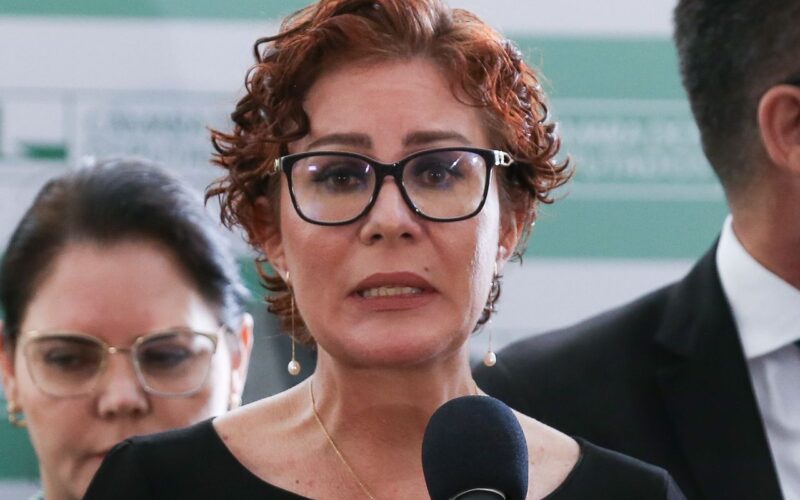 Moraes nega recurso de Carla Zambelli contra execução da condenação