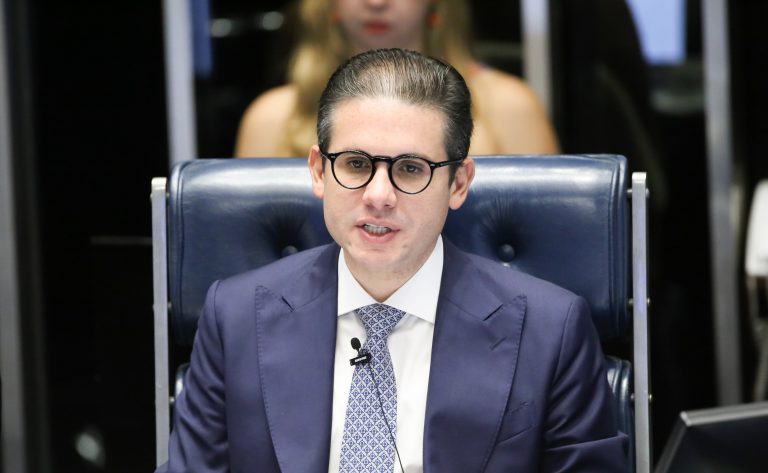 Motta afirma que o Plenário vai decidir sobre a perda de mandato da deputada Carla Zambelli - Notícias