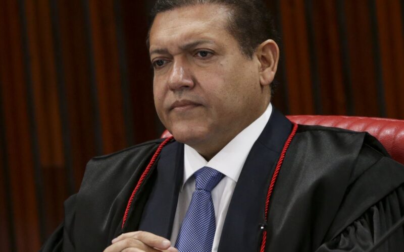 Nunes Marques inicia último voto sobre responsabilização das redes