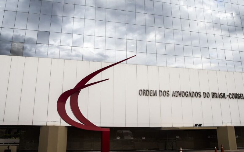 OAB proíbe inscrição de candidatos condenados por crimes raciais