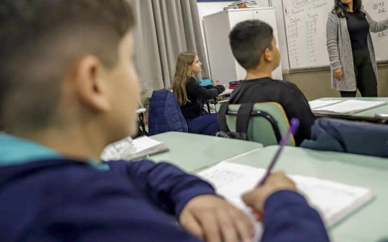 Olimpíada de matemática das escolas públicas aplica prova nesta terça