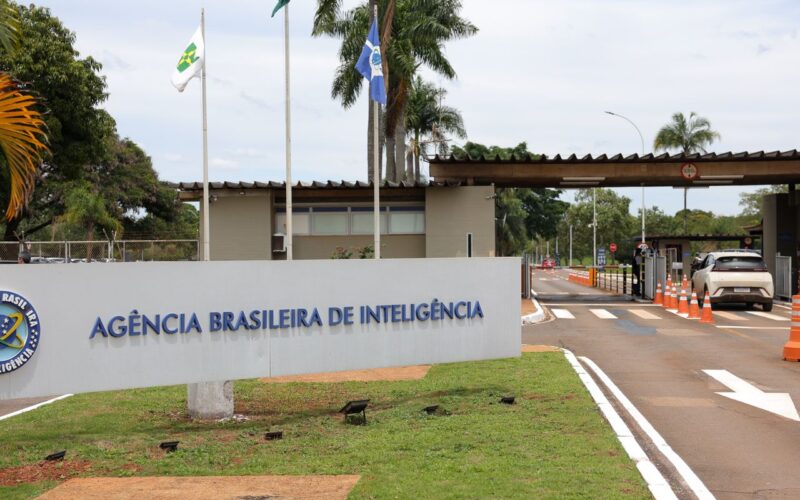 PF indicia Jair Bolsonaro e Ramagem no inquérito da “Abin Paralela”