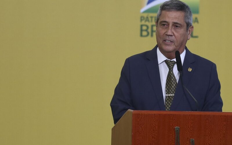 PGR envia ao STF parecer para manter prisão de Braga Netto