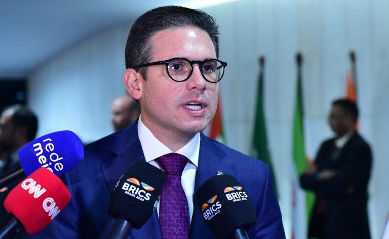 Para Motta, é possível um marco regulatório sobre inteligência artificial comum para o BRICS - Notícias