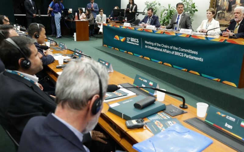 Parlamentares do Brics criticam guerra tarifária promovida pelos EUA