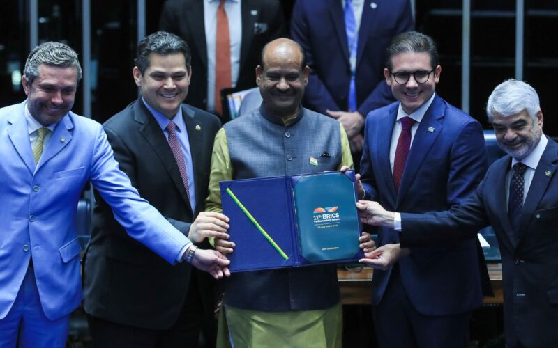 Parlamentos do Brics criticam ações protecionistas no comércio mundial