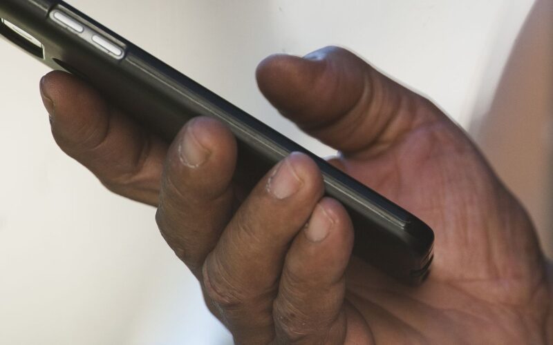 Polícia do Rio combate roubo de celulares