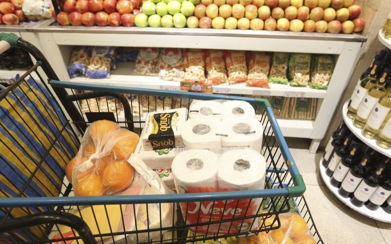 Preços de alimentos caem e prévia da inflação de junho fica em 0,26%